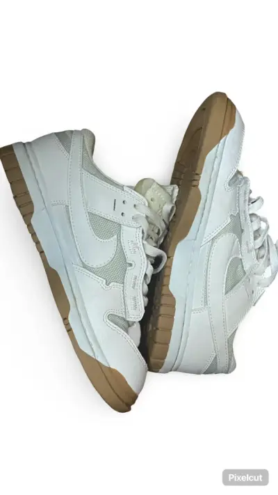 Zapatillas blancas deportivas - miniatura 1