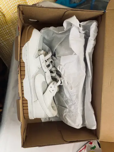 Zapatillas blancas deportivas - miniatura 3