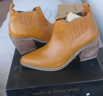 Botines de cuero color miel - miniatura 1