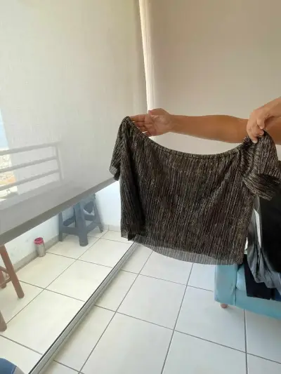 Polera, blusas y chaquetas - miniatura 1