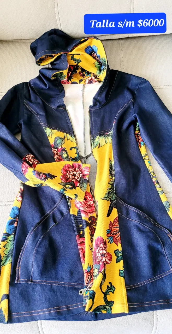 Chaqueta de mezclilla con capucha