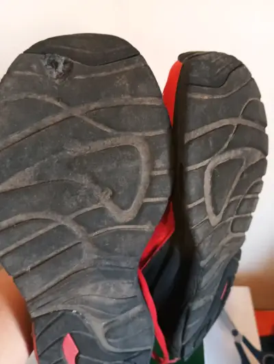 Zapatillas deportivas rojas - miniatura 3