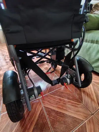 Silla de ruedas eléctrica plegable - miniatura 2