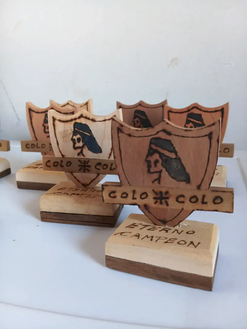 Trofeso de madera Colo Colo pequeño