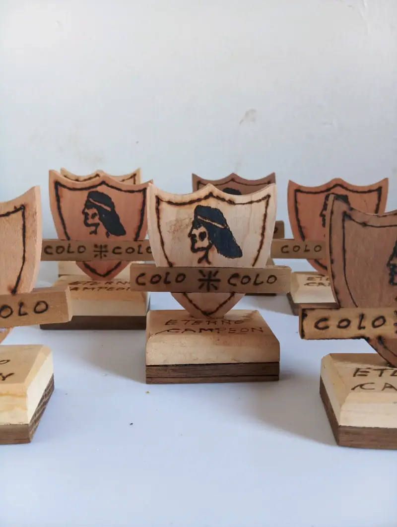 Trofeso de madera Colo Colo pequeño - 2