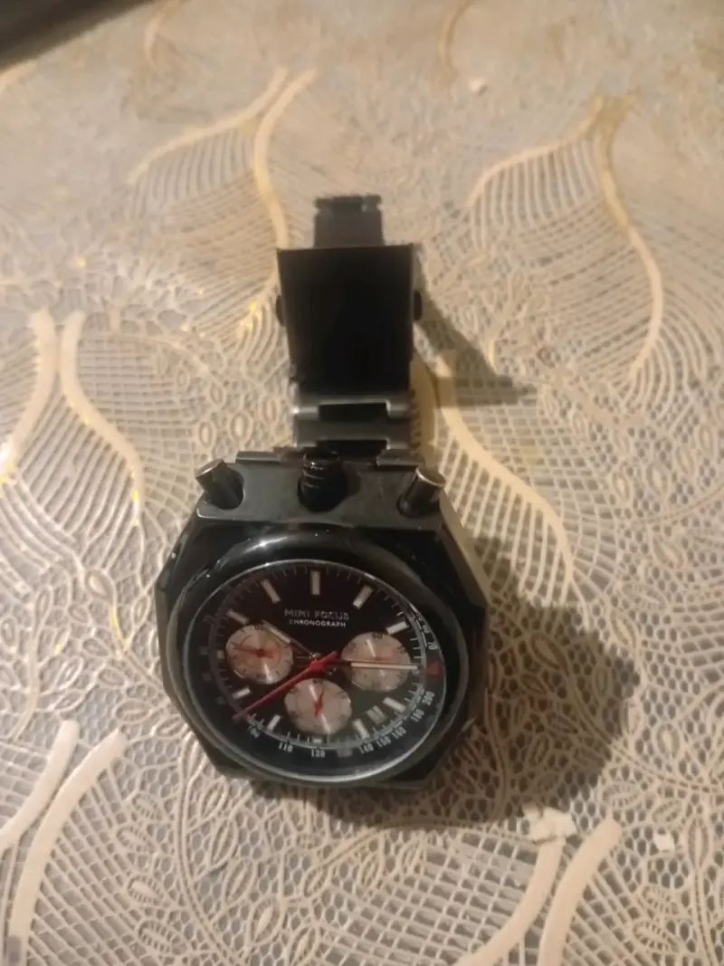 Reloj cronógrafo negro - 3