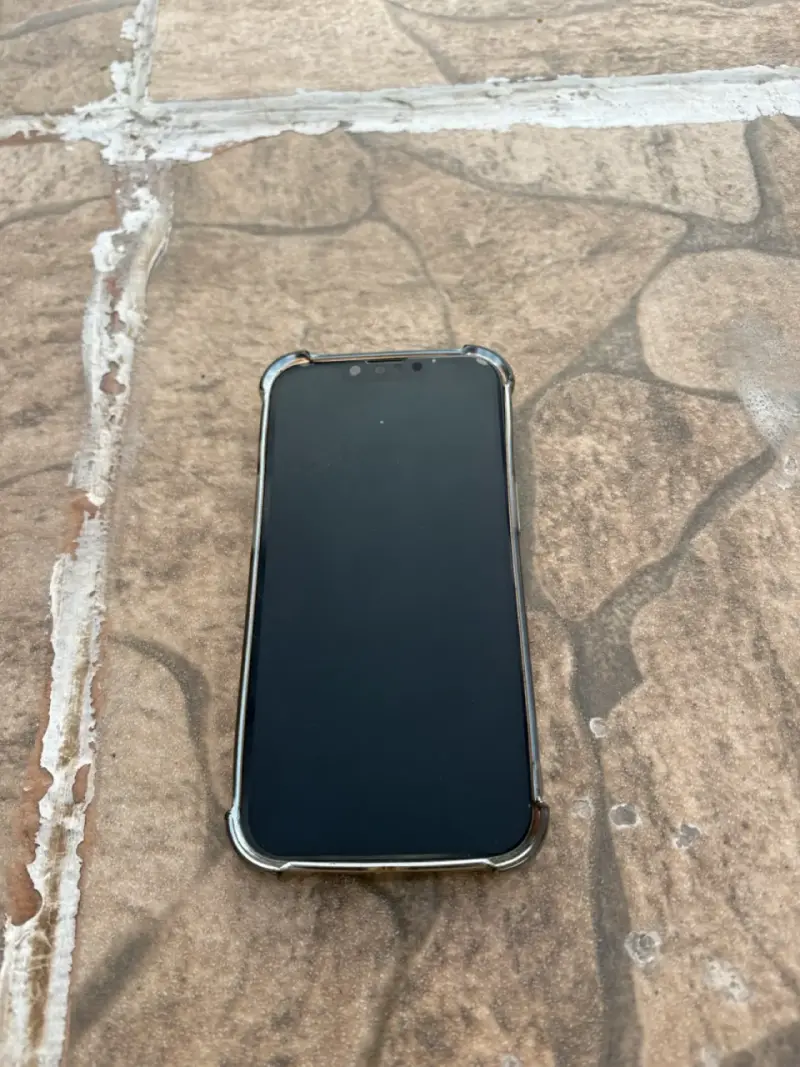 iPhone 13 - 1