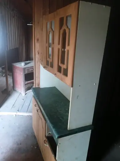 Mueble de cocina con vitrina - miniatura 1