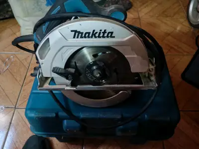Sierra circular Makita con estuche - miniatura 1