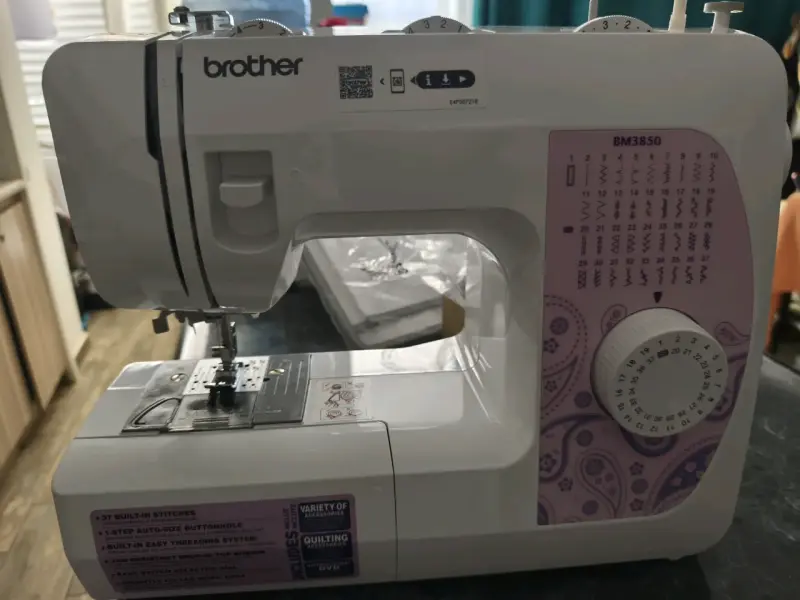 Máquina de coser Brother compacta - 1
