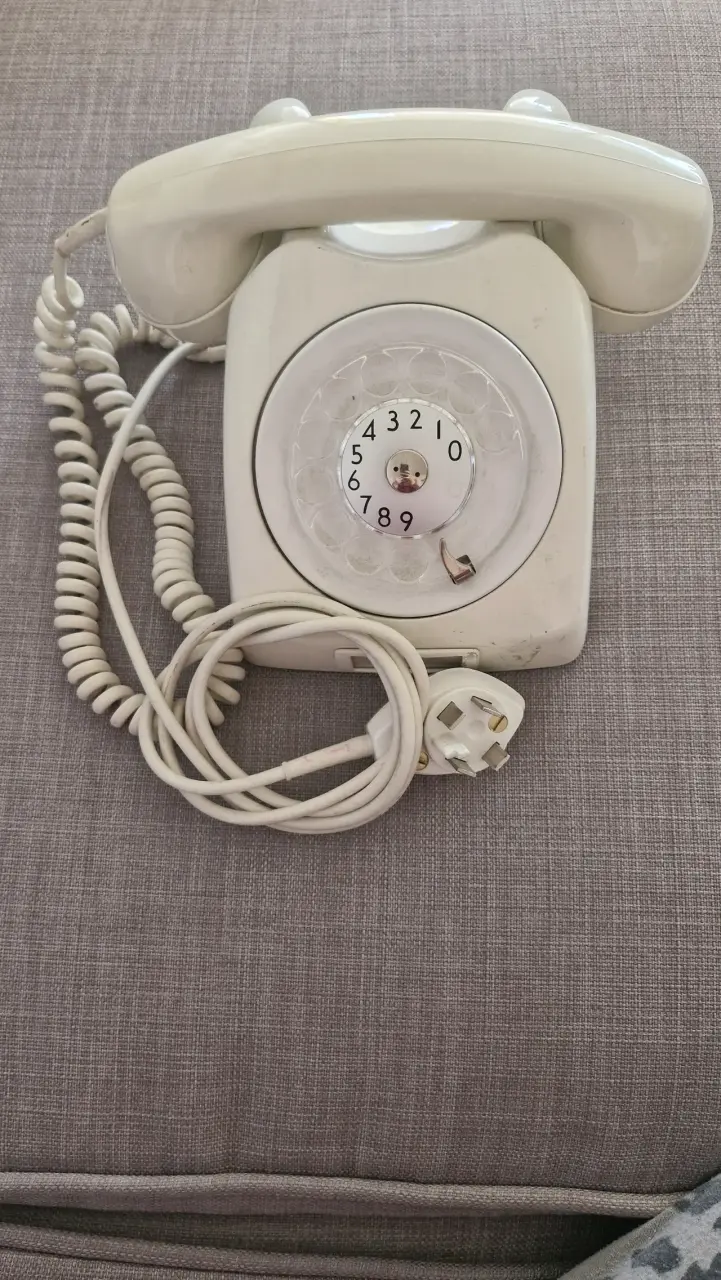 Teléfono rotativo blanco vintage