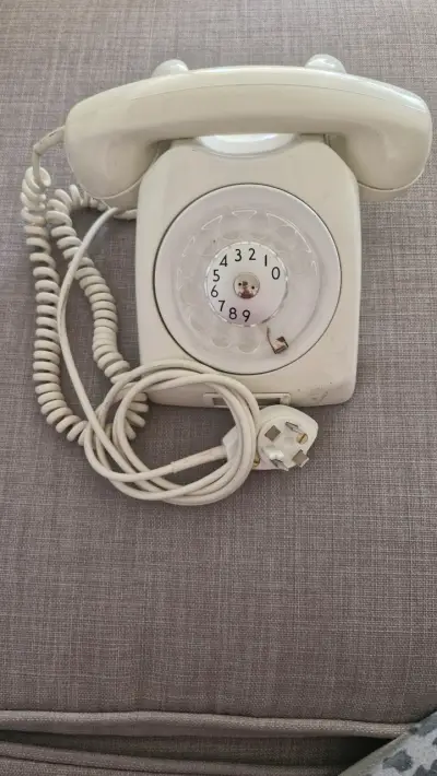 Teléfono rotativo blanco vintage - miniatura 1