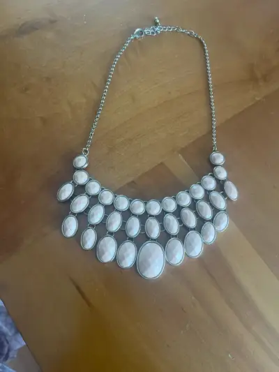 Collar cadena dorado suave y piedras rosa palo - miniatura 1