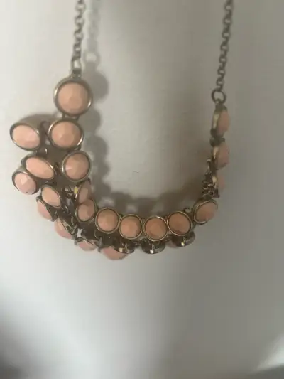 Collar cadena dorado suave y piedras rosa palo - miniatura 4