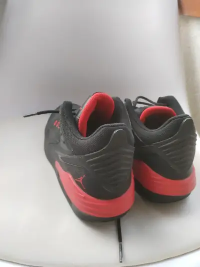 Zapatillas negras Nike jordan - miniatura 4