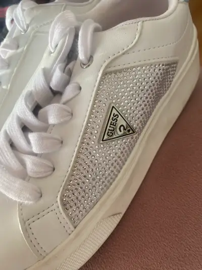 Zapatillas blancas Guess originales - miniatura 2