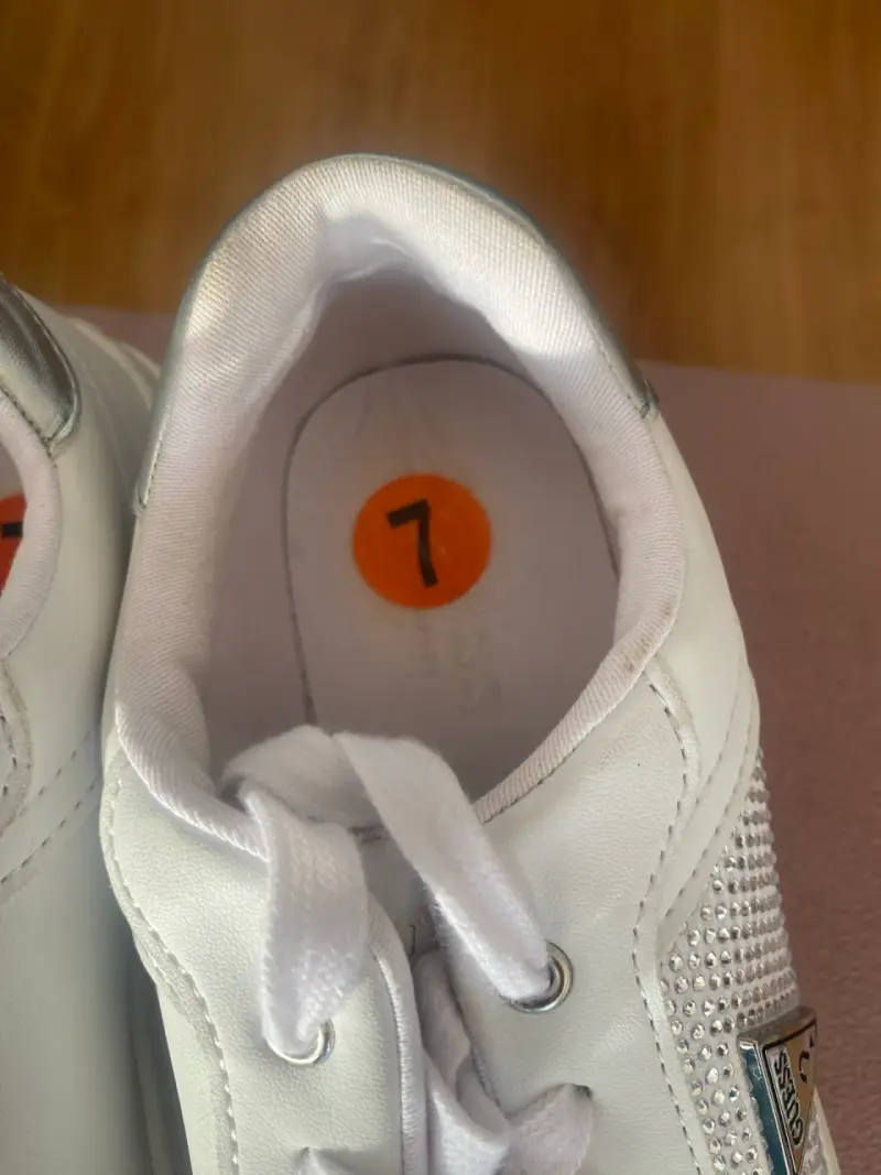 Zapatillas blancas Guess originales - 3