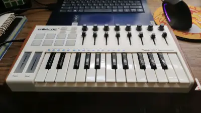 Controlador MIDI Worlde Tuna mini - miniatura 1