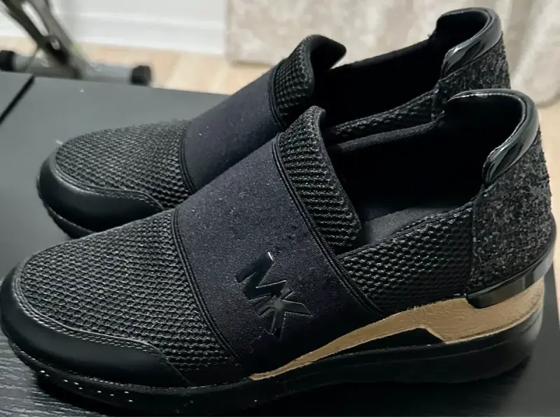 Zapatillas deportivas negras MK