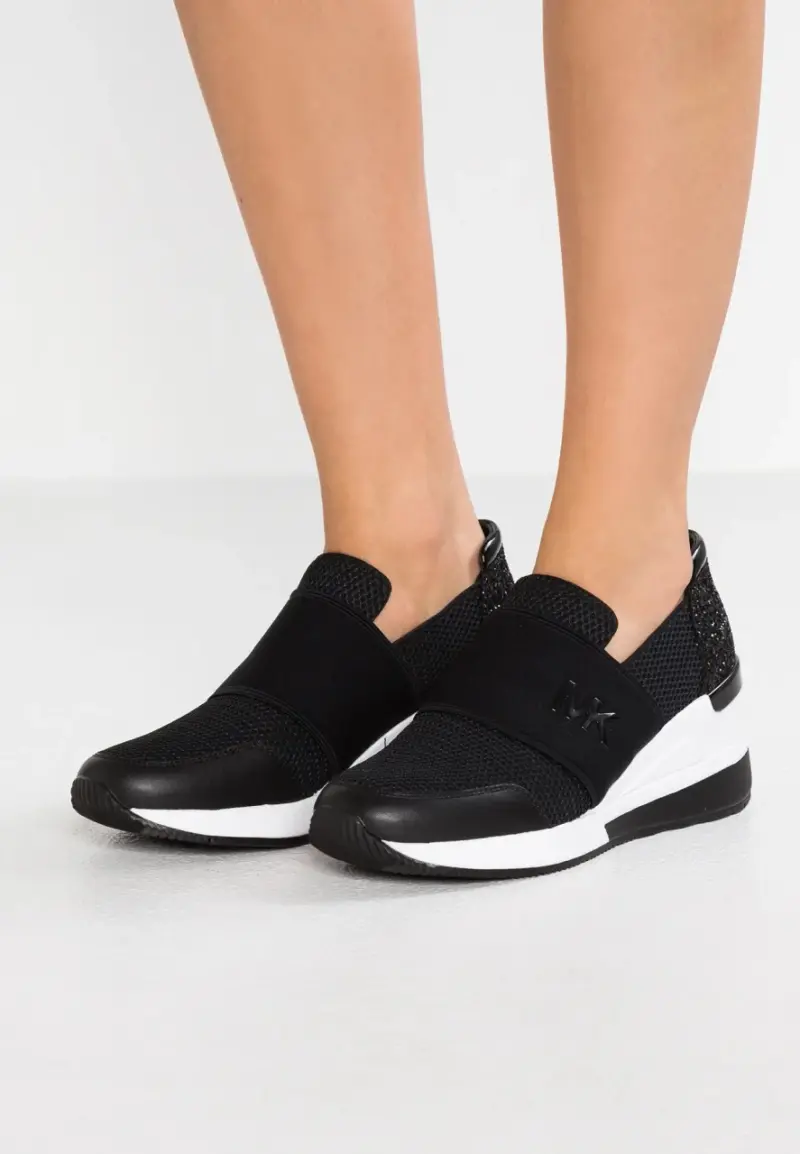 Zapatillas deportivas negras MK - 5