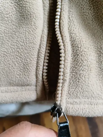 Chaqueta polar beige con capucha - miniatura 3