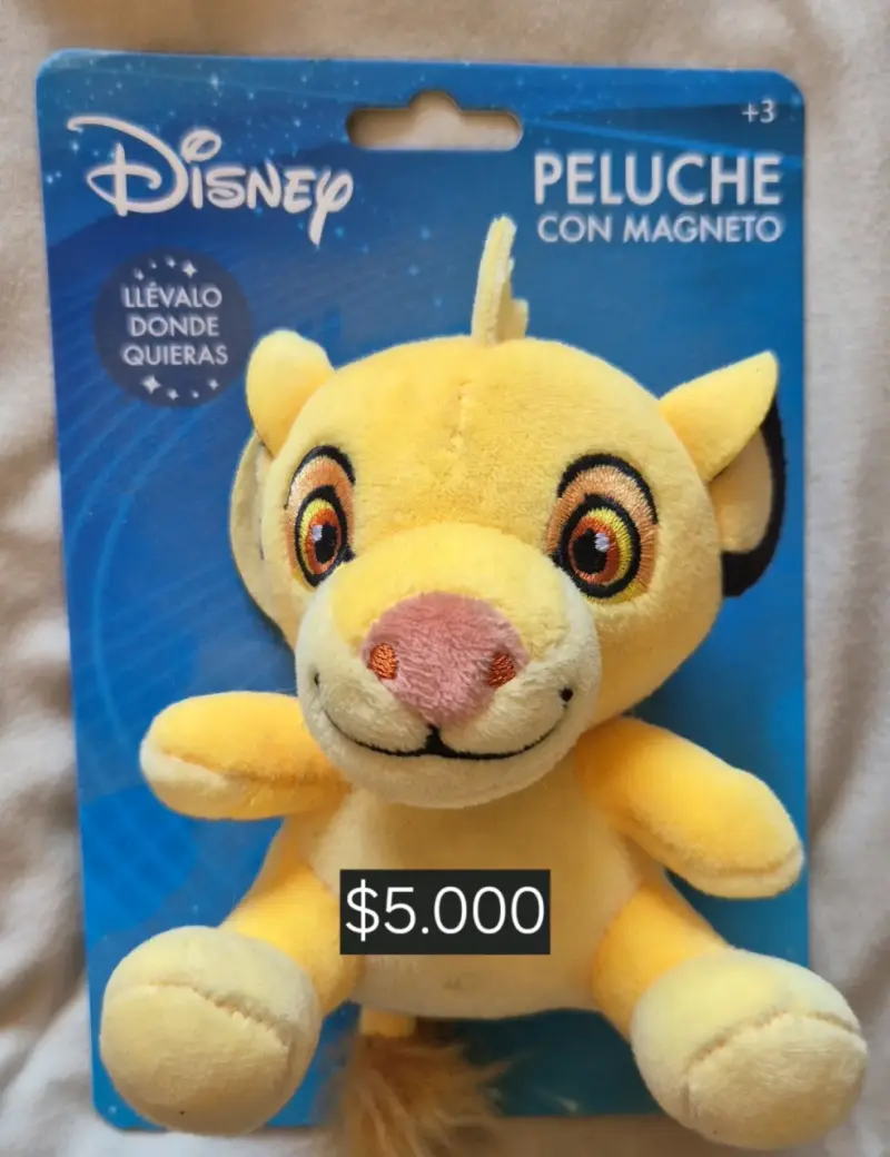 Peluche Disney con imán amarillo