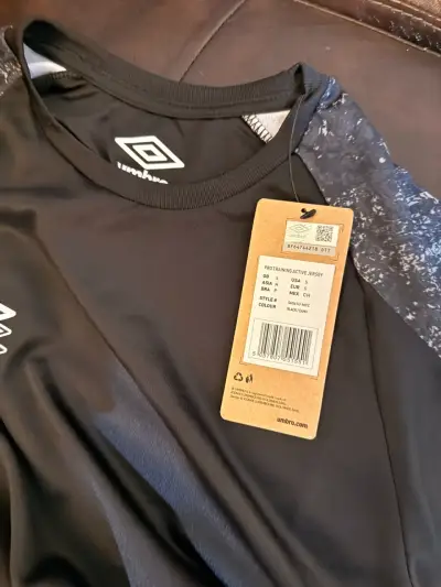 Polera deportiva Umbro NUEVA talla S - miniatura 2