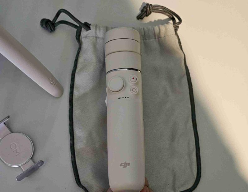 Estabilizador DJI OM5 blanco