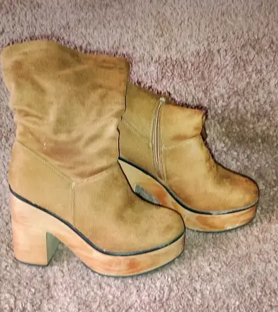 Botas tipo  gamuza marrón con taco - miniatura 3