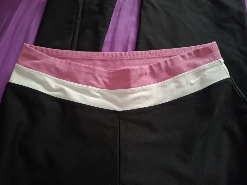 Pantalones deportivos negro y rosa - 2