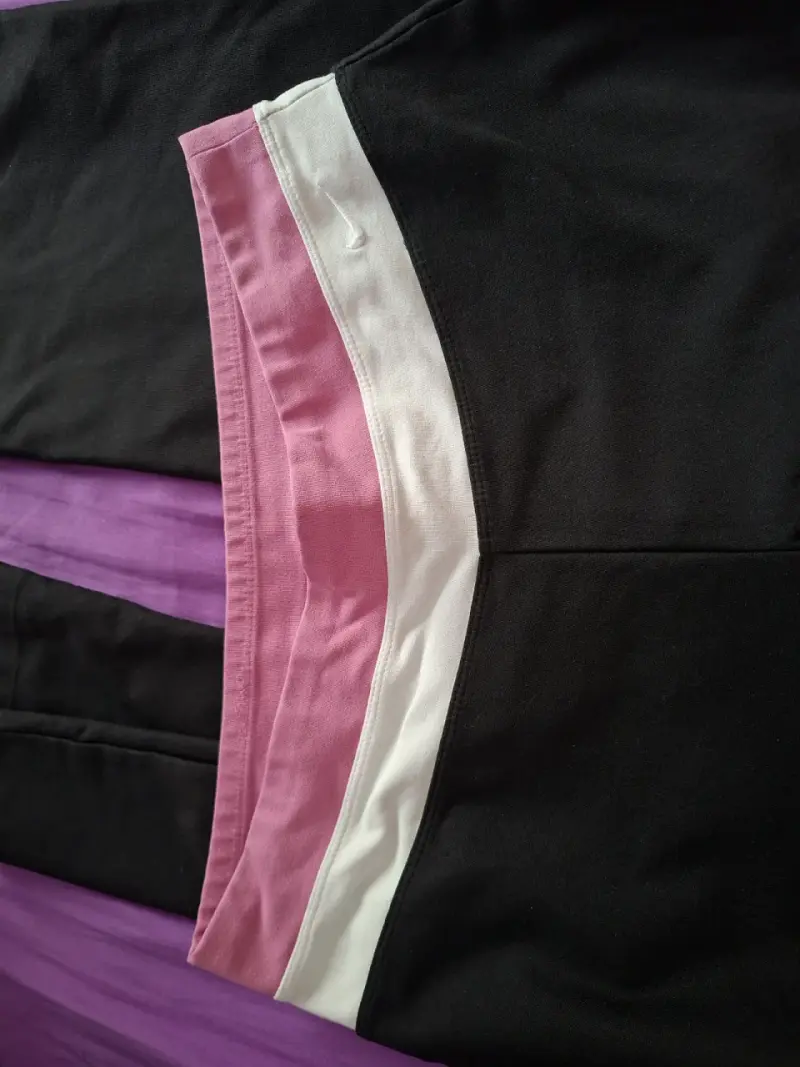 Pantalones deportivos negro y rosa - 5