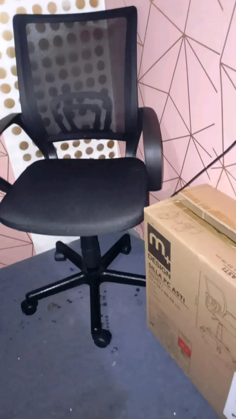Silla de oficina negra
