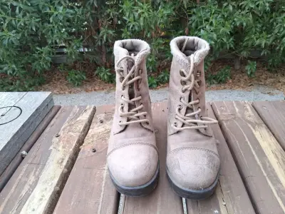 Botas de cuero sintetico beige - miniatura 1