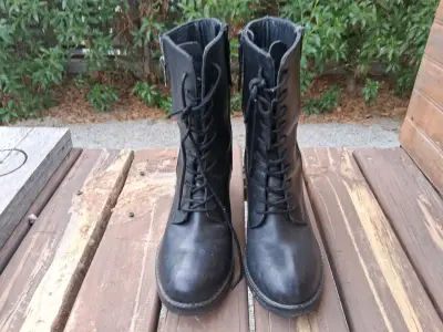 Botas negras estilo militar - miniatura 1