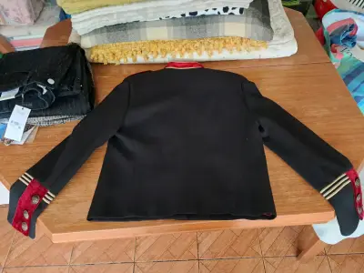 Chaqueta Marquis de mujer con hermosos detalles - miniatura 2