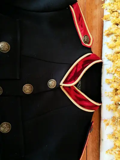 Chaqueta Marquis de mujer con hermosos detalles - miniatura 3