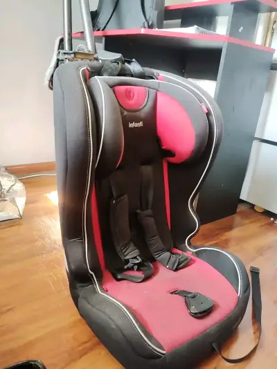 Silla de auto Infanti negra y roja - miniatura 1