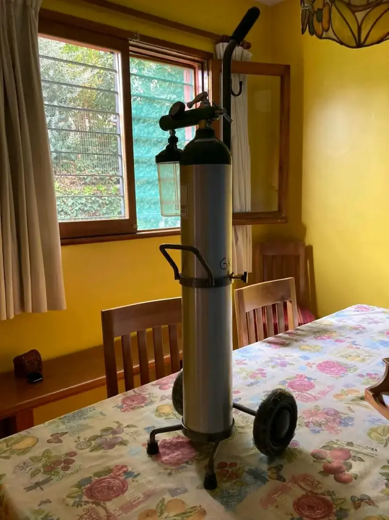 Carro porta cilindro de oxígeno