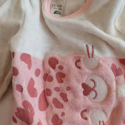 Pijama de bebé con diseño de oso - miniatura 2
