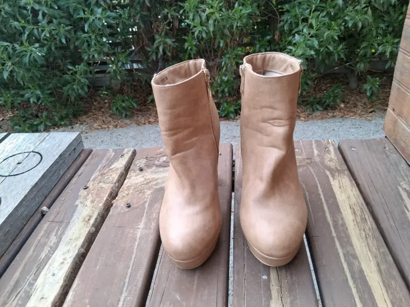 Botines beige de cuero sintético - 1