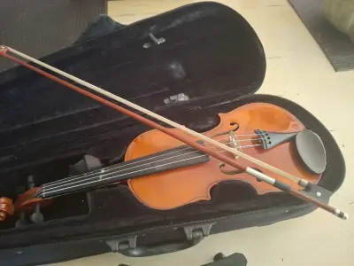 Violín con estuche y arco - miniatura 1