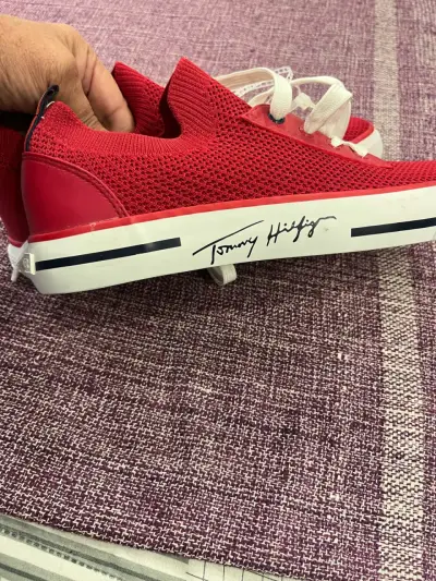 Zapatillas rojas deportivas - miniatura 2