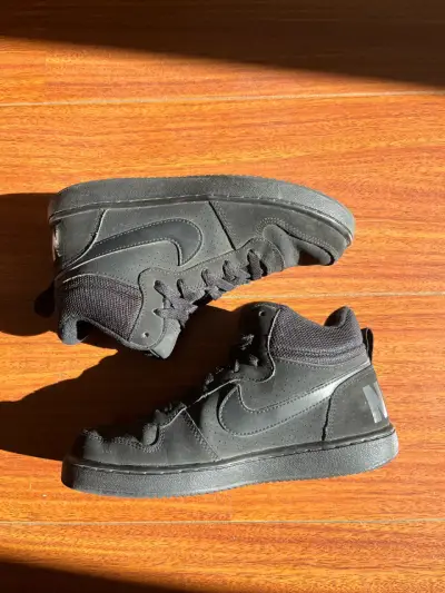 Zapatillas negras Nike altas - miniatura 1
