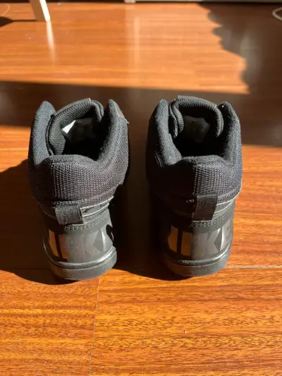 Zapatillas negras Nike altas - miniatura 3