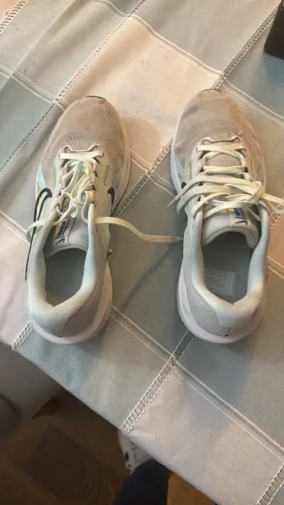 Zapatillas Nike talle 38.5 - miniatura 2