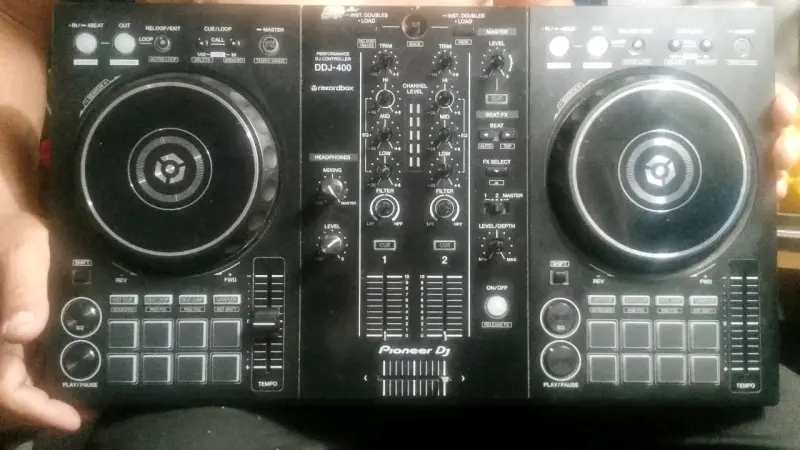 Controlador DJ Pioneer DDJ-400