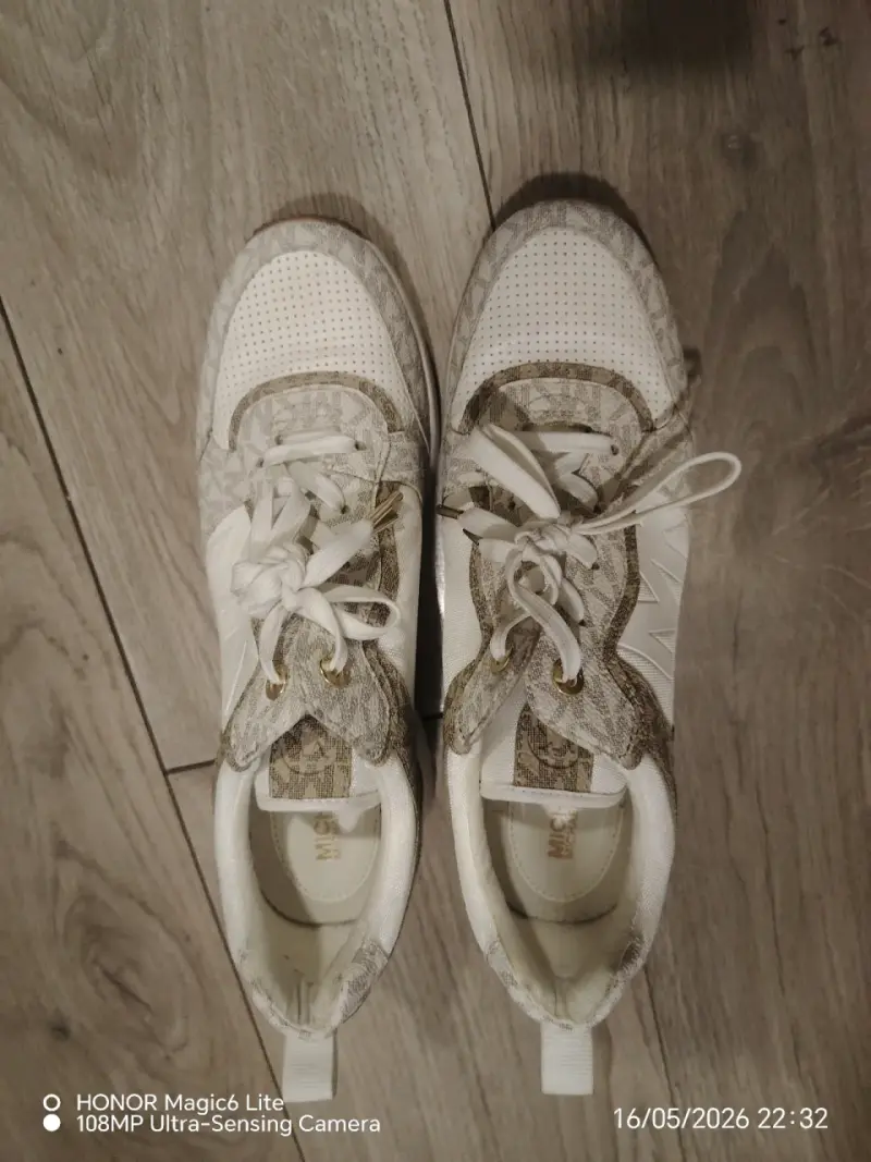 Zapatillas deportivas blancas