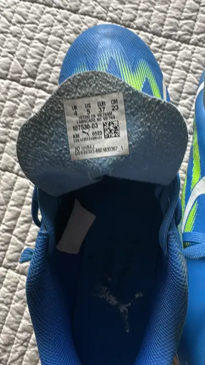 Zapatos deportivos azules con logo - miniatura 3