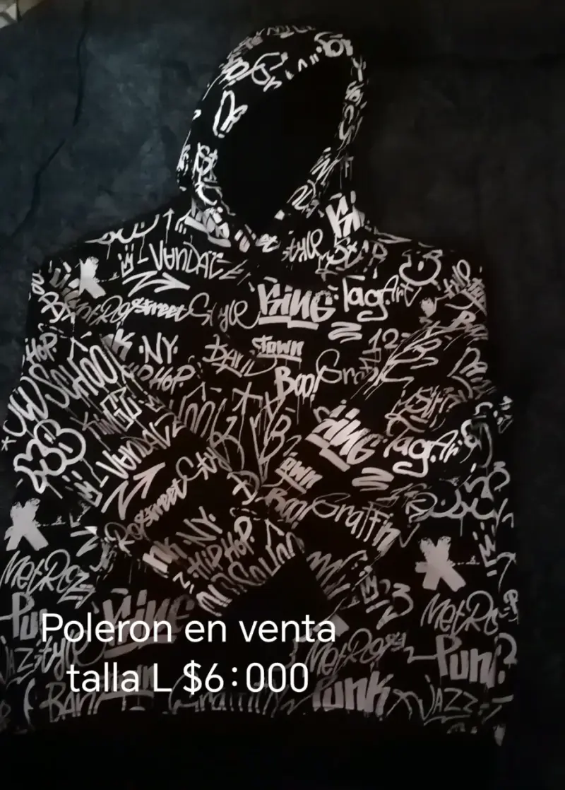 Polerón negro con diseño