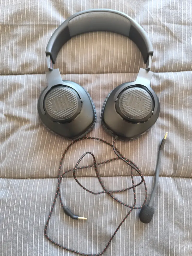 Audífonos JBL con micrófono quantum 100